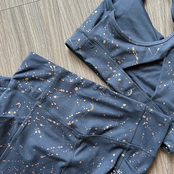 Full set only worn once for workout video - Picture 5 of 5